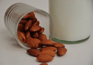 Super Food - Almond Milk - Nutrition and Wellness - Beyond Mirror
